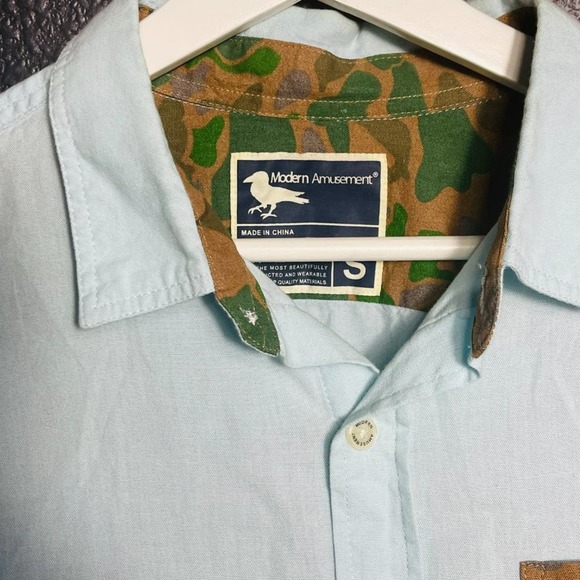 Modern Amusement Men's Light Blue Long Sleeve Shirt Camo Chest Pocket Size Small - Picture 4 of 9